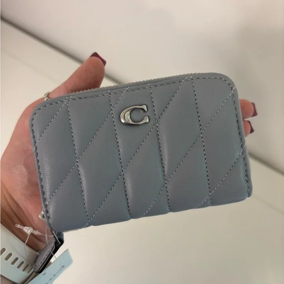 Coach Essential Small Zip Around Card Case
With Pillow Quilting - Picture 2 of 4